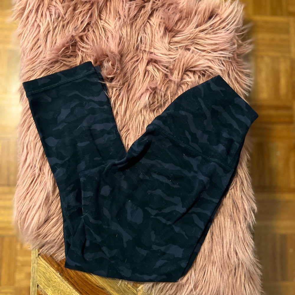 Lulu lemon camo capri leggings